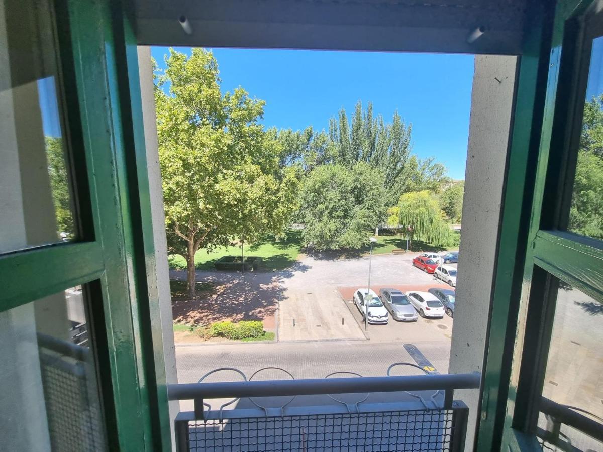 Apartamento Un Rincón con vistas al parque. Wifi junto a Catedral. Logroño Exterior foto