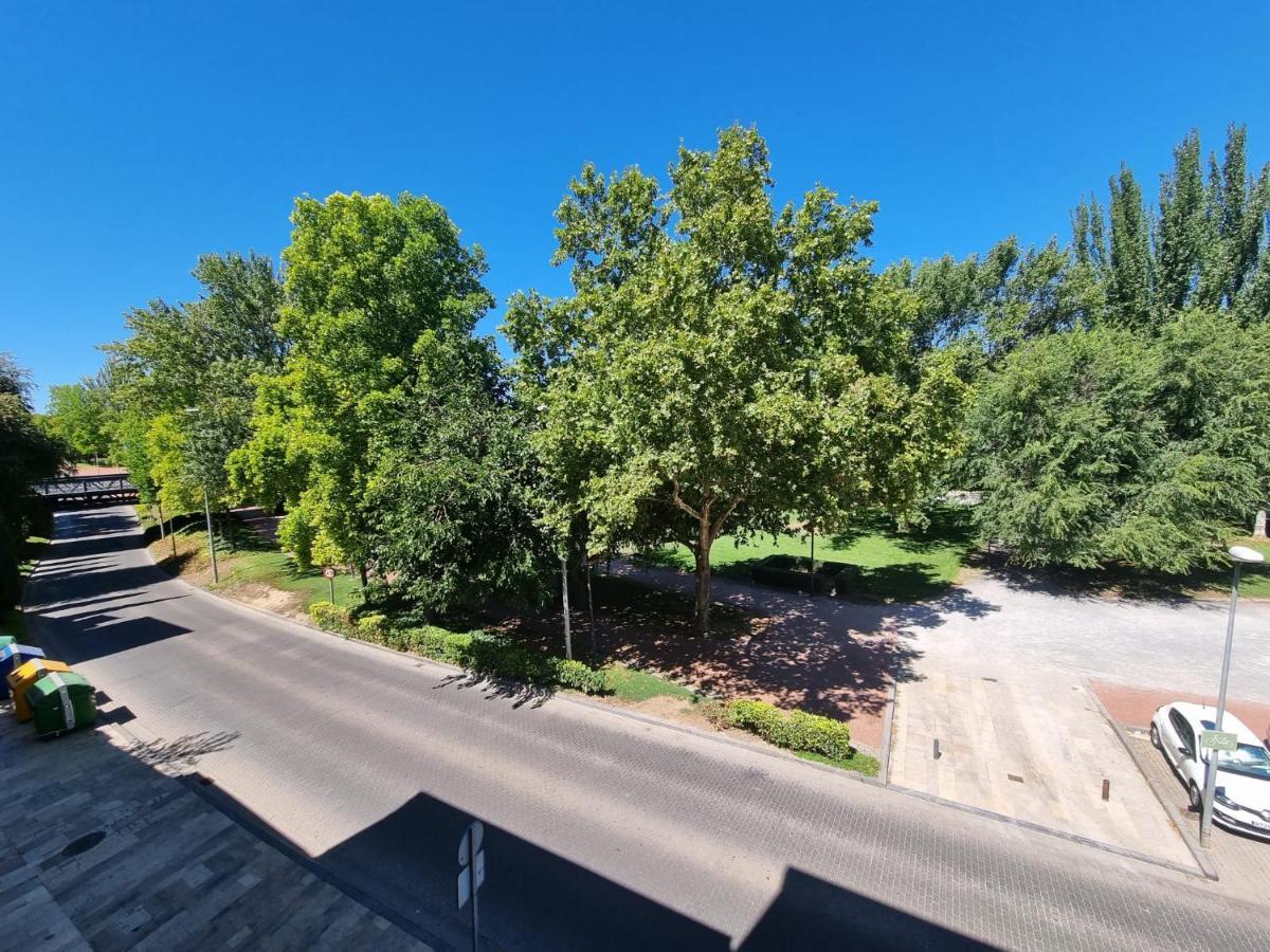 Apartamento Un Rincón con vistas al parque. Wifi junto a Catedral. Logroño Exterior foto